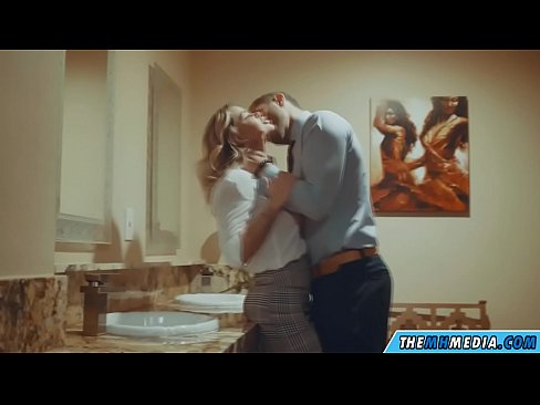 ❤️ Nalika pirang semok seduces sampeyan ing toilet umum ❤️❌ Saru kualitas ing pornojv.basseyn-vsem.ru ️❤